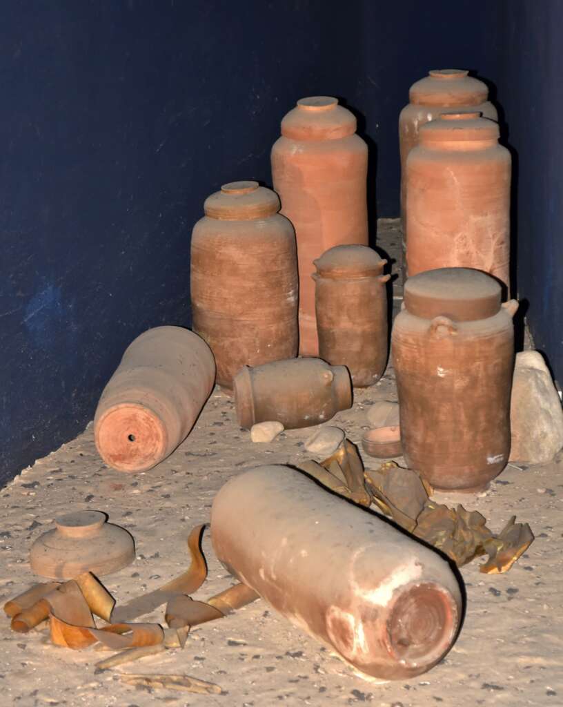 Scroll jars